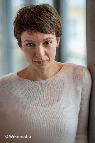Julia Koschitz Julia Koschitz